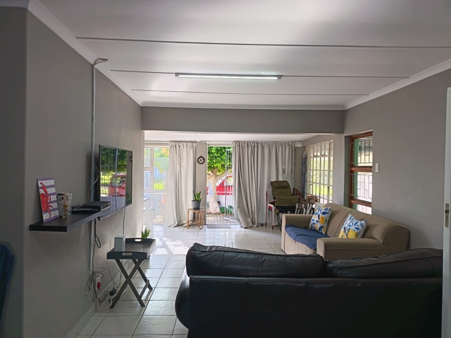 To Let 3 Bedroom Property for Rent in Aston Bay Eastern Cape